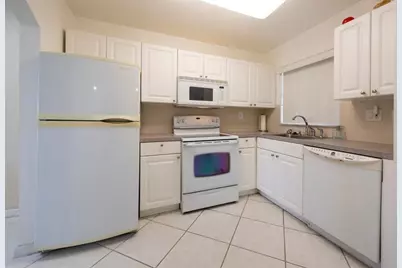 8515  Sunrise Lakes Blvd, Unit #301, Sunrise, FL 33322 - Photo 5