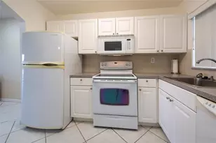 8515 Sunrise Lakes Blvd, Sunrise, FL 33322 - Photo 7