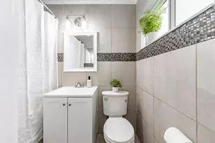 300 NE 43rd St, Oakland Park, FL 33334 - Photo 13