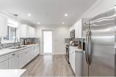 300 NE 43rd St, Oakland Park, FL 33334 - Photo 3