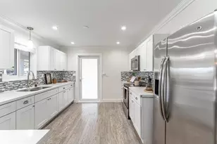 300 NE 43rd St, Oakland Park, FL 33334 - Photo 3