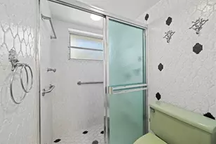 625 Oleander Dr, Hallandale Beach, FL 33009 - Photo 23