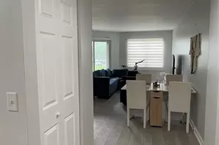 12850 SW 4th Ct, Pembroke Pines, FL 33027 - Photo 9