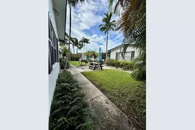 3208  Canal Dr, Unit #2, Pompano Beach, FL 33062 - Photo 21