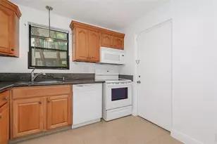 2307 S Cypress Bend Dr, Pompano Beach, FL 33069 - Photo 9