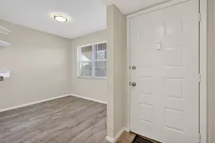 13055 SW 15th Ct, Pembroke Pines, FL 33027 - Photo 9