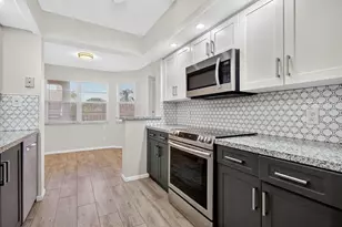 13055 SW 15th Ct, Pembroke Pines, FL 33027 - Photo 15