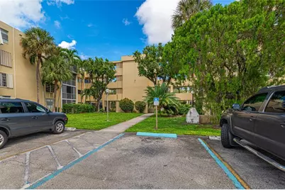 942 NE 199th St, Unit #401, Miami, FL 33179 - Photo 29