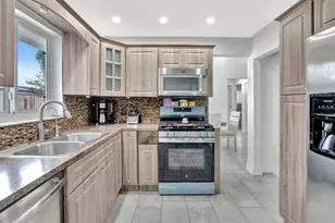 11831 NW 38th Pl, Sunrise, FL 33323 - Photo 7