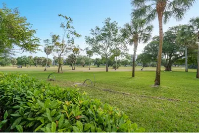3800  Oaks Clubhouse Dr, Unit #110, Pompano Beach, FL 33069 - Photo 5