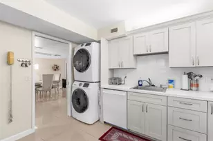 3800 Oaks Clubhouse Dr, Pompano Beach, FL 33069 - Photo 25