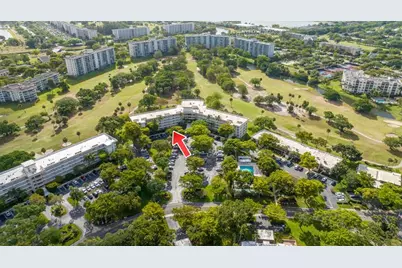 3800  Oaks Clubhouse Dr, Unit #110, Pompano Beach, FL 33069 - Photo 11