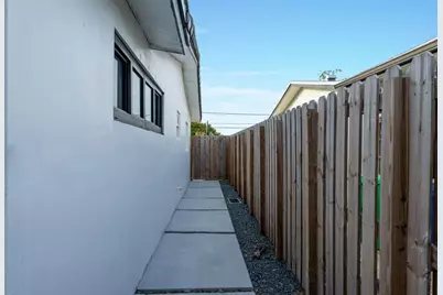 8380 NW 26th Pl, Sunrise, FL 33322 - Photo 47