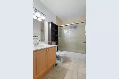 8994 NW 187th St, Hialeah, FL 33018 - Photo 15