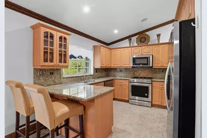 8994 NW 187th St, Hialeah, FL 33018 - Photo 9