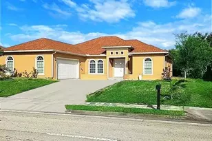 1711 SE Airoso Blvd, Port Saint Lucie, FL 34984 - Photo 1