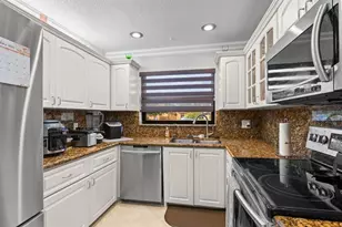 9119 Lime Tree Ln, Pembroke Pines, FL 33024 - Photo 5