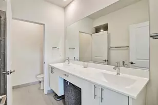 8001 NW 41st St, Doral, FL 33166 - Photo 21