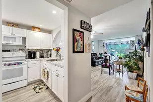 9480 Poinciana Pl, Davie, FL 33324 - Photo 5