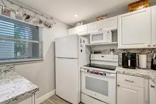 9480 Poinciana Pl, Davie, FL 33324 - Photo 7