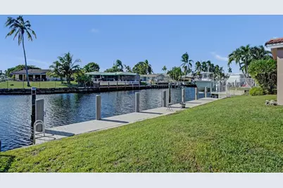 949 SE 10th Ct, Pompano Beach, FL 33060 - Photo 9