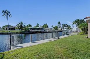 949 SE 10th Ct, Pompano Beach, FL 33060 - Photo 9