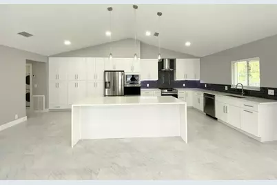 1402 NE 34th St, Oakland Park, FL 33334 - Photo 5