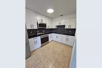 10680 SW 4th St, Sweetwater, FL 33174 - Photo 7