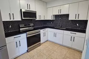 10680 SW 4th St, Sweetwater, FL 33174 - Photo 7