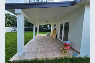 10680 SW 4th St, Sweetwater, FL 33174 - Photo 5