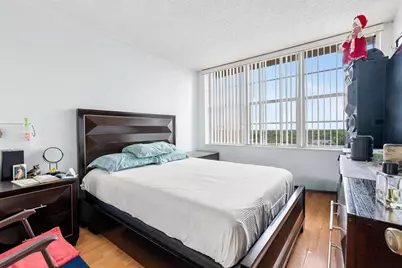 1200 Saint Charles Place #PH 21, Pembroke Pines, FL 33026 - Photo 5