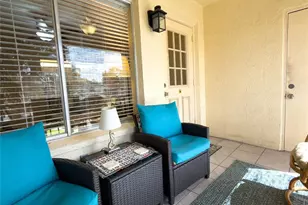 320 Knotty Pine Cir, Greenacres, FL 33463 - Photo 9