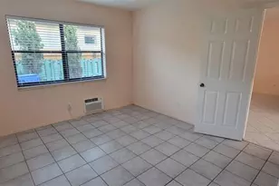 1523 NE 34th St, Oakland Park, FL 33334 - Photo 5