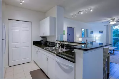 720 S Sapodilla Ave, Unit #402, West Palm Beach, FL 33401 - Photo 11