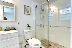 137 Golden Isles Dr, Hallandale Beach, FL 33009 - Photo 9