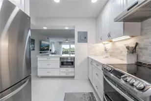 9411 N Hollybrook Lake Dr, Pembroke Pines, FL 33025 - Photo 9