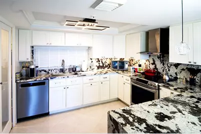 2450  Presidential Way, Unit #1006, West Palm Beach, FL 33401 - Photo 9