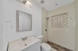 16010 NE 5th Ave, Miami, FL 33162 - Photo 17