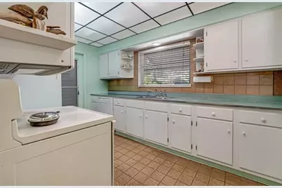 1122  Beach Rd, Singer Island, FL 33404 - Photo 11