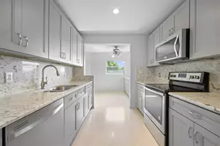 550 SW 137th Ave, Pembroke Pines, FL 33027 - Photo 1