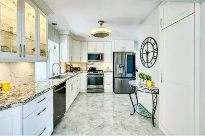 208 NE 30th St, Wilton Manors, FL 33334 - Photo 9