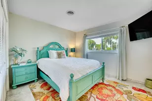 208 NE 30th St, Wilton Manors, FL 33334 - Photo 21