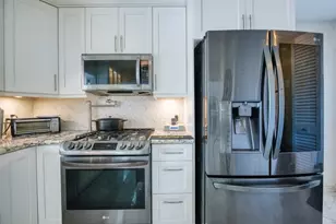 208 NE 30th St, Wilton Manors, FL 33334 - Photo 11