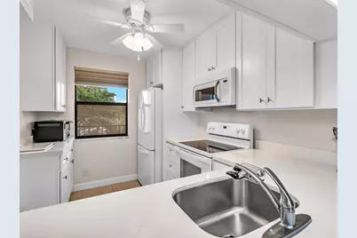 10402  Sunrise Lakes Blvd, Unit #312, Sunrise, FL 33322 - Photo 9