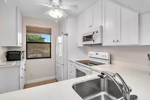 10402 Sunrise Lakes Blvd, Sunrise, FL 33322 - Photo 9