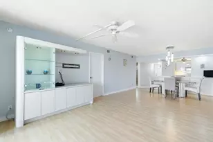 9423 S Hollybrook Lake Dr, Pembroke Pines, FL 33025 - Photo 7