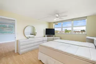 9423 S Hollybrook Lake Dr, Pembroke Pines, FL 33025 - Photo 15