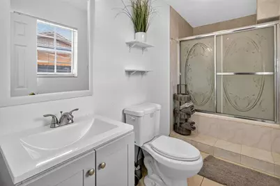 7641 NW 6th Ct, Pembroke Pines, FL 33024 - Photo 25