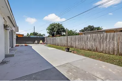 7641 NW 6th Ct, Pembroke Pines, FL 33024 - Photo 45