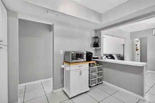 7641 NW 6th Ct, Pembroke Pines, FL 33024 - Photo 15